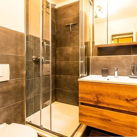 Golden Nugget Apartament *
